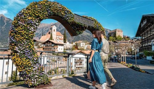 Liebevoll bepflanzt präsentiert sich die Südtiroler Gemeinde Schenna im Meraner Land. Foto Tourismusverein Schenna/René Gamper