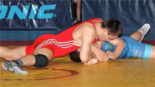 Maximilian Minchev (rotes Trikot) zeigte eine souveräne Leistung, die mit dem Titel des bayerischen Meisters belohnt wurde.Foto Andreas Wittenzellner