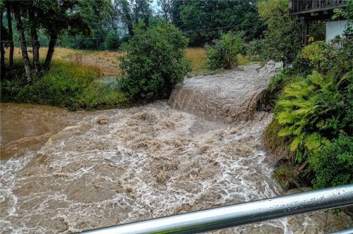 Mehr Sicherheit an der Rohrdorfer Achen – hier beim Hochwasser 2021 am Zusammenfluss mit dem Aubach – ist schwierig und teuer.Re