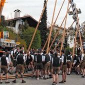 Feuerwehr und Hirschbachschützen