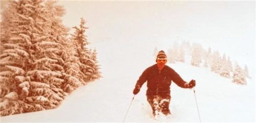 Rupert Rahm war im Winter jede freie Minute zum Skifahren. Auf den Wendelstein, wo er einmal das legendäre „Goldenen Pfeil“-Rennen gewinnen konnte, später regelmäßig in die Kitzbüheler Berge oder gerne auch weiter weg. Erst mit Anfang 90 musste Bertl Rahm seine geliebten Ski endgültig in die Ecke stellen..Foto  re