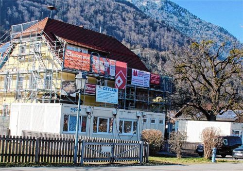 Statt den bisherigen Containern sollen am Kindergarten Niederaudorf Stellplätze und eine Bushaltestelle entstehen. Foto Schmidt