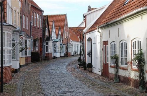Typisch skandinavisch präsentieren sich die kleinen Gassen in Tønder.