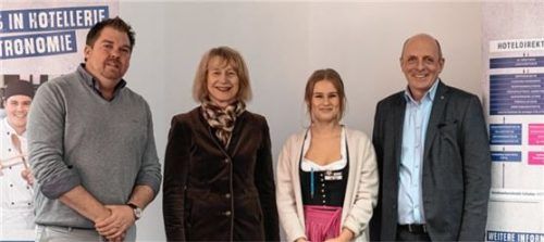 Über eine erfolgreiche Informationsmesse freuten sich (von links) Teamleiter Arbeitgeberservice Florian Hähle von der Agentur für Arbeit Rosenheim, Theresa Albrecht, Inhaberin des Hotels zur Post in Rohrdorf, Auszubildende Helen Kärner und Geschäftsführer Johann Reif vom Hotel St. Georg in Bad Aibling.Foto re