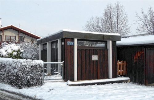 Unscheinbar, aber mit großer Wirkung: Diese Pumpstation leitet die Mitterharter Abwässer ins Abwassernetz. Jetzt soll die Technik erneuert werden. Foto  Riediger