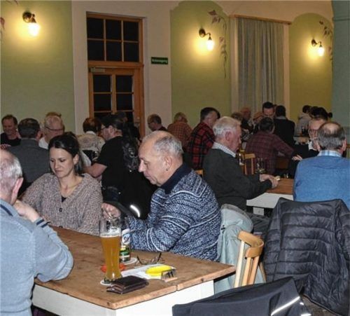 Volles Haus: 100 Teilnehmer an 25 Tischpartien spielten für den guten Zweck. Foto ruprecht