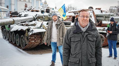 Weitere Waffenlieferungen hat Verteidigungsminister Boris Pistorius diese Woche bei seinem Besuch in Kiew zugesagt. Inwieweit Deutschland die Ukraine militärisch unterstützen soll, ist unter den Deutschen jedoch weiterhin umstritten. Foto dpa