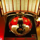 Für Musikfans ist die Erde wieder eine Scheibe