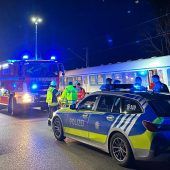 Zug schleift Frau mit