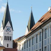 Kirche gibt Schulen auf