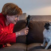 Mord ist ihr Hobby: Katharina Thalbach als Altkanzlerin und Freizeitdetektivin