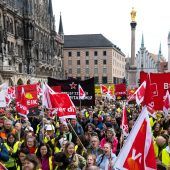 6000 Streikende auf dem Marienplatz