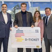 Söder verteilt das Ticket Nummer 1