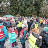 Trauermarsch über betroffene Felder und brennende Fackeln: Massiver Bürgerprotest gegen den Brenner-Nordzulauf