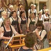 Rosenheimer Landfrauenchor singt bei Josefi-Hoagart