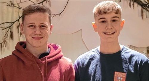 Noch dürfen Markus Weichselbaumer und Jannis Kohlberger nicht auf Einsätze – das geht erst mit der Volljährigkeit. Foto re