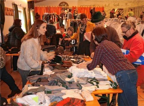 Allerhand rund um die Tracht gab es für Interessierte beim Frasdorfer Gwandmarkt.Foto Rehberg