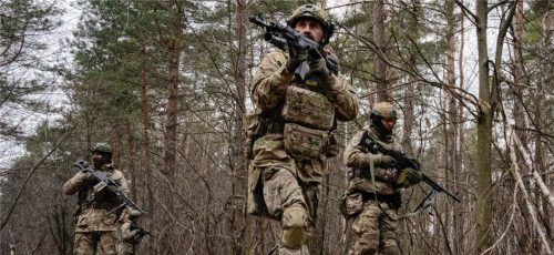 Als „Zeitenwende“ bezeichnet Bundeskanzler Olaf Scholz den Angriff Russlands auf die Ukraine. Putin werde keine Abstriche an seiner Maximalposition vornehmen, so Christoph Heusgen. Unser Bild zeigt ukrainische Soldaten im Einsatz.Foto DPA