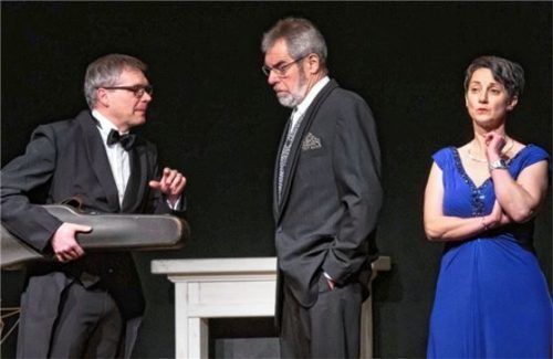 Auf der Bühne: (von links) Thomas Feichtner, Andreas Wörndl und Gertraud Hauer in der Komödie „Das Streichquartett“. Foto Berger