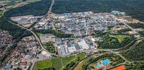 Bangen um viele Arbeitsplätze: Der Chemiepark Gendorf spürt die Auswirkungen der von der EU geplanten Gesetzesänderungen schon jetzt. Bereits im Dezember kündigte die US-Konzernmutter 3M an, das Dyneon-Werk in Gendorf bis Ende 2025 zu schließen. Foto InfraServ Gendorf