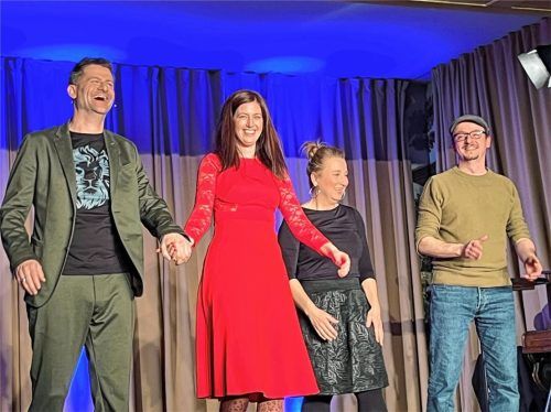 Beim Abschied vom Publikum: Michael Altinger, Claudia Pichler, Constanze Lindner und Stefan Danziger. Foto Janeczka