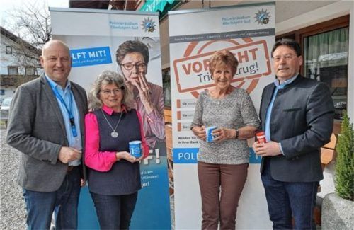 Beim Seniorennachmittag (von links): Kriminalhauptkommissar Karl-Heinz Busch, die Seniorenbeauftragten Irma Schlegel und Hanni Enzinger sowie Dritter Bürgermeister und Behindertenbeauftragter Englbert Buchner. Foto Künzner-Hingerl