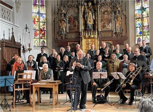 Chor, Solisten und Instrumentalensemble standen unter der Leitung von Sebastian Weyerer.Foto Elisabeth Kirchner