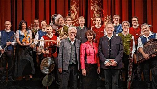 Das Ensemble der „Opern auf Bayerisch“ überzeugte mit einer Mischung aus frischem Wind und urbairischer Gaudi. Foto Kuko