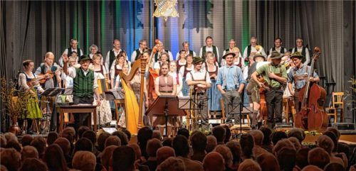 Das Frühjahrssingen der Stadtsingschule Kolbermoor stimmte vokal und instrumentalgekonnt auf den Frühling ein. Foto