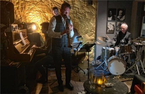 Das Samerberger Jazzensemble: (von links) Christian Elsässer (Klavier), Ernst Techel (Bass), Florian Trübsbach (Saxofon) und Michael Keul (Schlagzeug). Foto lentner