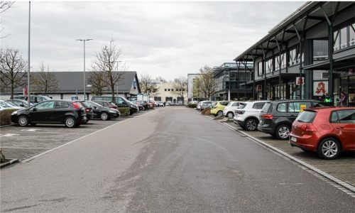 Der Herto-Park in Kolbermoor war am Sonntag Treffpunkt für eine private Fehde, bei der zwei Autos beschädigtwurden. Foto Riediger