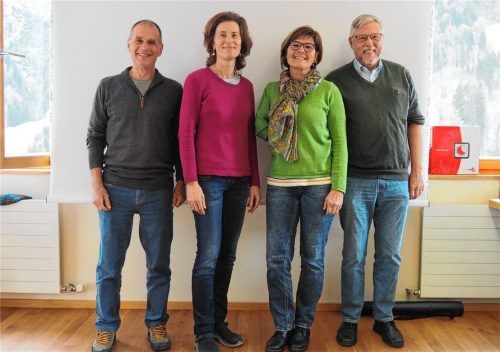 Der Vorstand der Rosenheimer Vielfaltsmacher: (von links) Harald Lorenz (Zweiter Vorsitzender), Hedwig Fuchs (Kinder- und Jugendbeauftragte), Gaby Metz (Kassiererin) und Georg Metz (Vorsitzender). Foto Rosenheimer Vielfaltsmacher