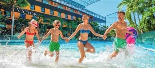 Die ganze Familie kommt in den verschiedenen Bereichen der Therme Erding auf ihre Kosten.