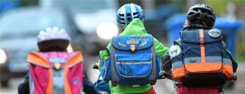 Die Kinder, die in Kolbermoor und Bad Feilnbach auf dem Schulweg angesprochen worden waren, reagierten vorbildlich und liefen davon. Eltern sollten mit ihren Kindern über das richtige Verhalten in solchen Situationen sprechen. Foto dpa