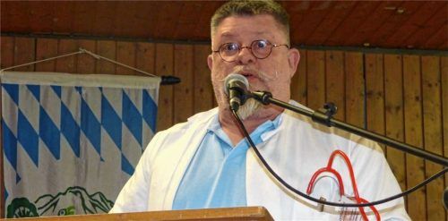 Dr. Kontrabass – alias Hannes Herzog – hatte die Hand am Puls der Vogtareuther. Foto Sylvia Hampel