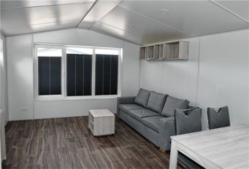 Ein Blick in das Wohnzimmer des 45 Quadratmeter großen Mobilheims. Fotos Schlecker