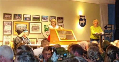 Ein Frauen-Quartett berichtete von amüsanten Gegebenheiten aus Lauterbach.Foto re