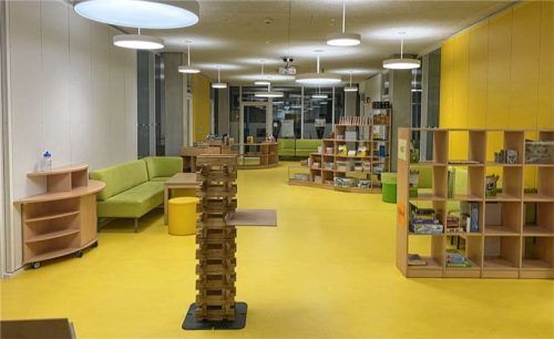 Ein Lernzentrum an der Grundschule Freiham im Münchner Westen. So ähnlich wird es bald an der neuen Grundschule Stephanskirchen aussehen. Foto re