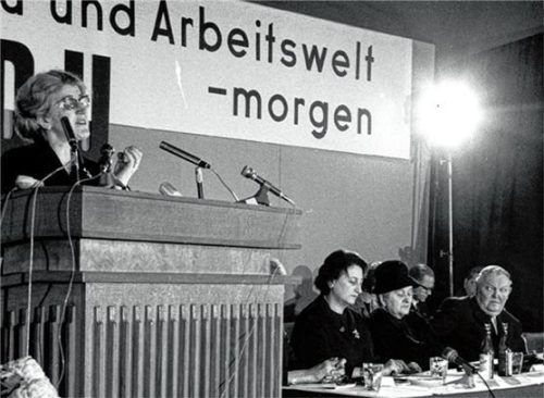 Eine Filmszene aus „Die Unbeugsamen“ bei einer CDU-Versammlung. Foto Majestic
