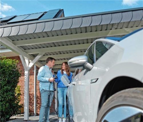 Elektrische Mobilität wird immer attraktiver: Die Technik hat sich weiterentwickelt, zudem winken staatliche Förderungen für einen Umstieg auf einen Stromer. Foto djd/E.ON/Malte Braun