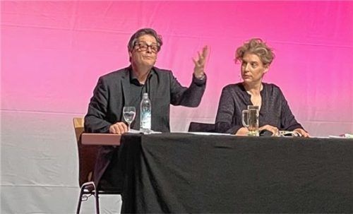 Elena Uhlig und Fritz Karl sparen keine Facette des großen Themas Liebe aus.Foto pfurtscheller