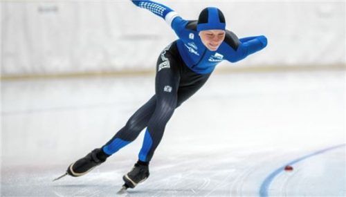 Er zeigte sich nach schwierigem Saisoneinstand zum Saisonende in guter Verfassung: Maximilian Patz vom DEC Inzell. Foto Wukits