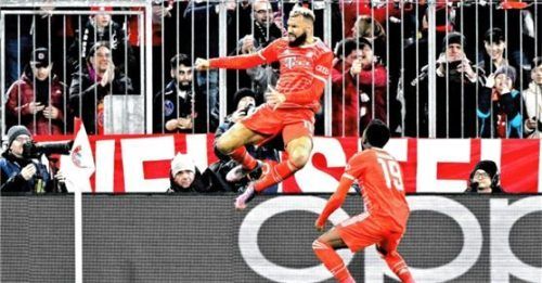 Eric Maxim Choupo-Moting jubelt mit seinem Teamgefährten Alphonso Davies über das 1:0. Foto dpa/Peter Kneffel