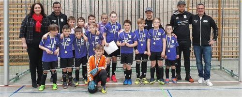 F1-Sieger Aschau/Inn mit Bürgermeisterin Antonia Hansmeier. re