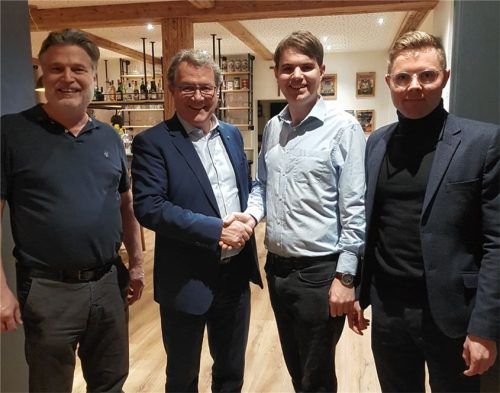 Freuen sich über das Ergebnis der Neuwahlen: Stellvertretender Vorsitzender Robert König, Kreisvorsitzender der CSU Rosenheim-Land Klaus Stöttner, Leonhard Sedlbauer, stellvertretender Vorsitzender Fabian Altmann (von links).Foto RE