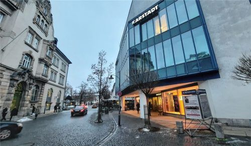 Galeria Karstadt Kaufhof in Rosenheim ist gerettet. Foto  Weiser