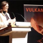 Nachdenklicher Blick auf Naturgewalten