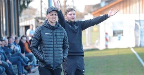 Holt Ostermünchen wichtige Punkte? Die Mannschaft von Bernd Schiedermeier (links) und Hubert Aumüller reist nach Freilassing. Foto Franz Ruprecht