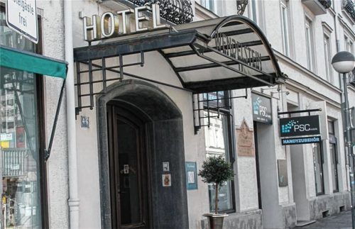 Im Hinterhof des Hotels „Wendelstein“ wurde am Donnerstag ein neugeborenes Mädchen gefunden. Foto Reisner