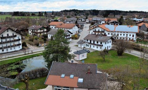In der Gemeinderatssitzung wurde die Jahresrechnung 2022 beraten, welche unter anderem auch die geplante Breitbandversorgung der Kommune (Foto aus der Vogelperspektive) beinhaltet. Foto  Wastl